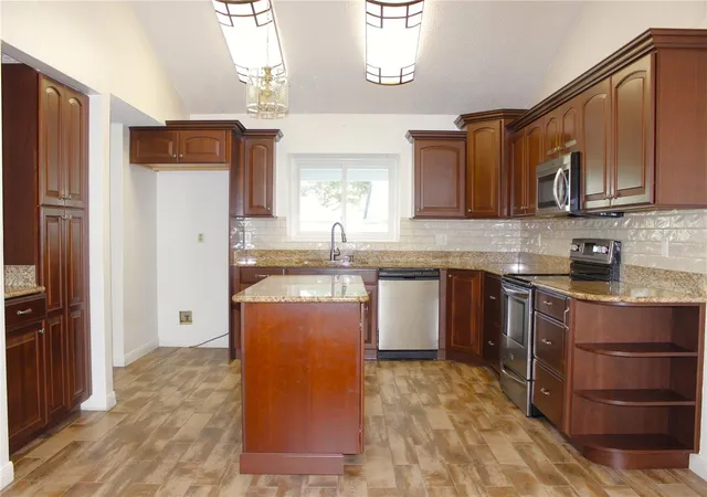 Photo 4 of Single family home for sale at 1913 Firethorn Ct, Brandon, FL 33511 | MLS# TB8533359 | Listing updated on 2026-07-29