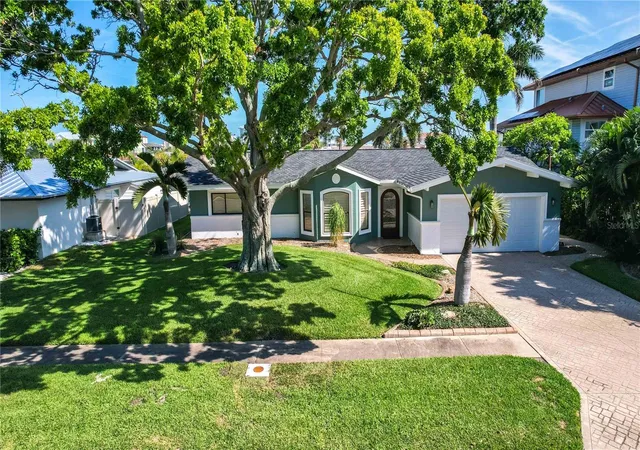 Photo 1 of Single family home for sale at 440 Palm Is SE, CLEARWATER BEACH, FL 33767 | MLS# TB8533361 | Listing updated on 2026-10-16