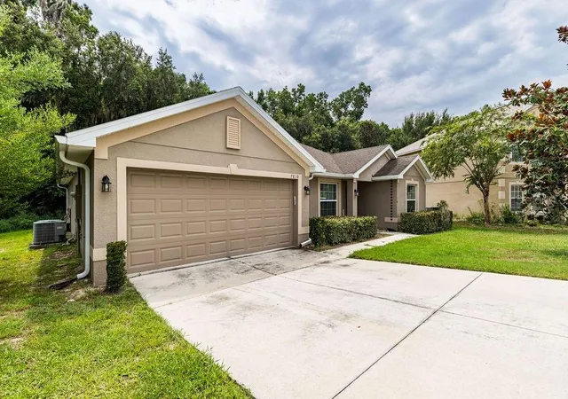 Photo 2 of Single family home for sale at 7830 Sloewood Dr, Leesburg, FL 34748 | MLS# G5115633 | Listing updated on 2026-08-12