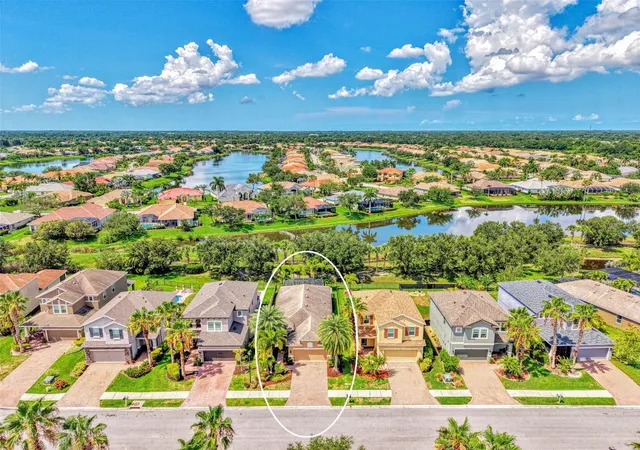 Photo 3 of Single family home for sale at 8467 Nandina Dr, Sarasota, FL 34240 | MLS# A4701262 | Listing updated on 2026-08-22