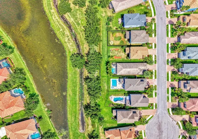 Photo 4 of Single family home for sale at 8467 Nandina Dr, Sarasota, FL 34240 | MLS# A4701262 | Listing updated on 2026-08-22