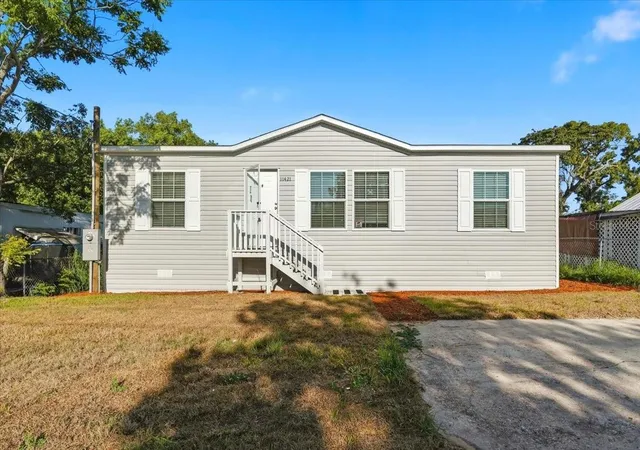 Photo 4 of Manufactured home for sale at 11421 Rampart Ln, Port Richey, FL 34668 | MLS# P4939434 | Listing updated on 2026-09-02