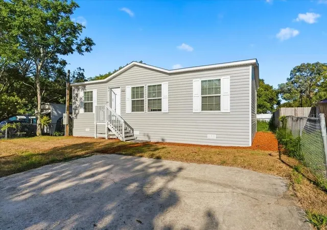 Photo 5 of Manufactured home for sale at 11421 Rampart Ln, Port Richey, FL 34668 | MLS# P4939434 | Listing updated on 2026-09-02