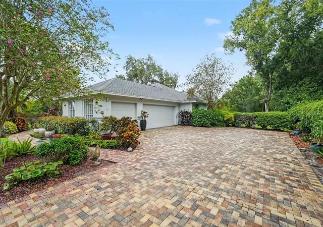 Photo 2 of Single family home for sale at 2950 St Andrews Blvd, Tarpon Springs, FL 34688 | MLS# TB8533401 | Listing updated on 2026-09-01
