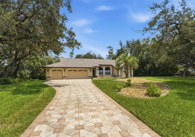 2nd image of 10307 Waters Edge Ct, Weeki Wachee, FL 34613 | MLS# W7888040