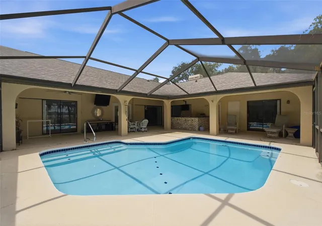 Photo 3 of Single family home for sale at 10307 Waters Edge Ct, Weeki Wachee, FL 34613 | MLS# W7888040 | Listing updated on 2026-10-03