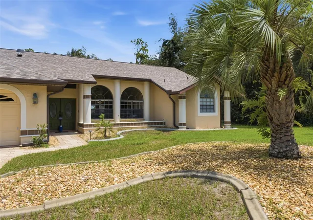 4th image of 10307 Waters Edge Ct, Weeki Wachee, FL 34613 | MLS# W7888040