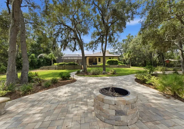 Photo 3 of Single family home for sale at 10307 Waters Edge Ct, Weeki Wachee, FL 34613 | MLS# W7888040 | Listing updated on 2026-10-03