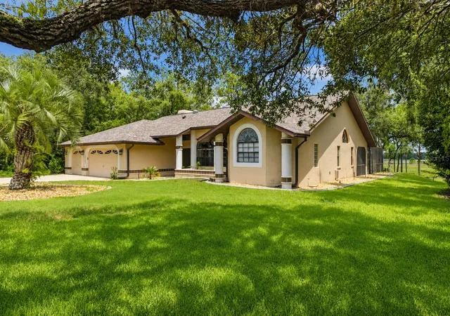 5th image of 10307 Waters Edge Ct, Weeki Wachee, FL 34613 | MLS# W7888040