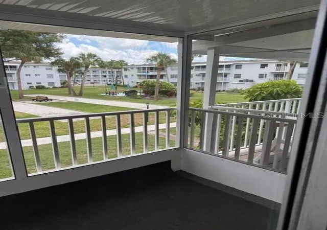 2nd image of 2223 Sunset Dr, BRADENTON, FL 34207