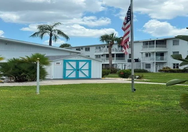 3rd image of 2223 Sunset Dr, BRADENTON, FL 34207