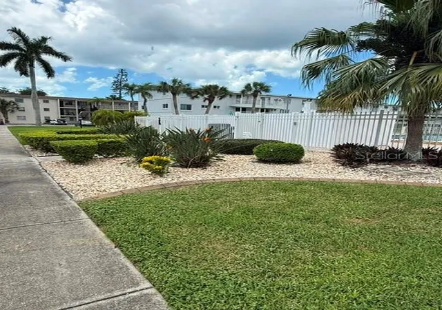 4th image of 2223 Sunset Dr, BRADENTON, FL 34207