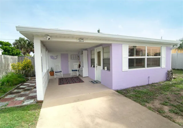 Photo 3 of Single family home for sale at 121 Laurie Dr, Ormond Beach, FL 32176 | MLS# O6428810 | Listing updated on 2026-09-22