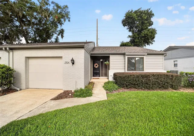Photo 1 of Sale Pending at 1904 Se 37th Court Cir, Ocala, FL 34471 | MLS# OM729333 | Listing updated on 2026-09-20