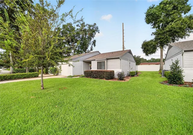Photo 2 of Sale Pending at 1904 Se 37th Court Cir, Ocala, FL 34471 | MLS# OM729333 | Listing updated on 2026-09-20