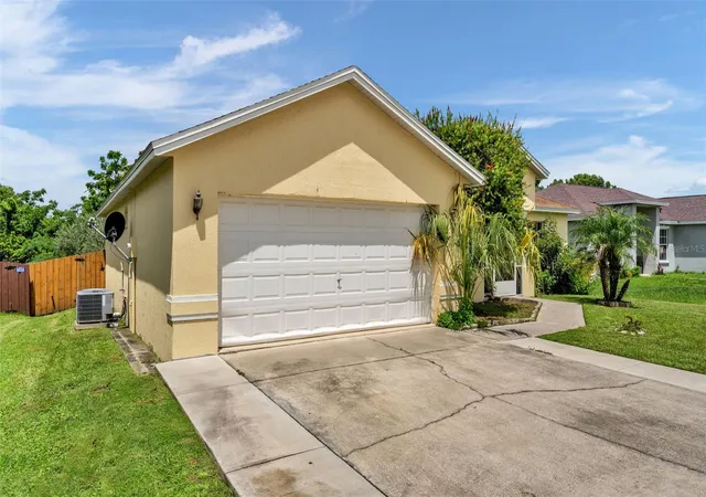 Photo 3 of Single family home for sale at 3549 Manor Loop, Lakeland, FL 33810 | MLS# L4963869 | Listing updated on 2026-08-30