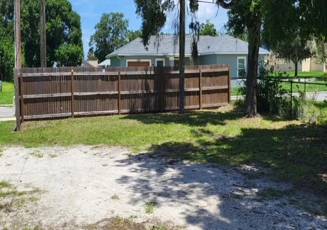 Photo 3 of Single family home for sale at 915 Seminole St, Clearwater, FL 33755 | MLS# TB8533467 | Listing updated on 2026-10-15
