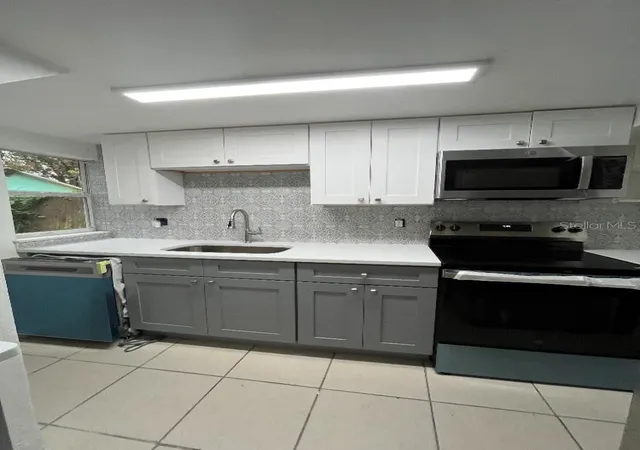 Photo 4 of Single family home for sale at 915 Seminole St, Clearwater, FL 33755 | MLS# TB8533467 | Listing updated on 2026-10-15