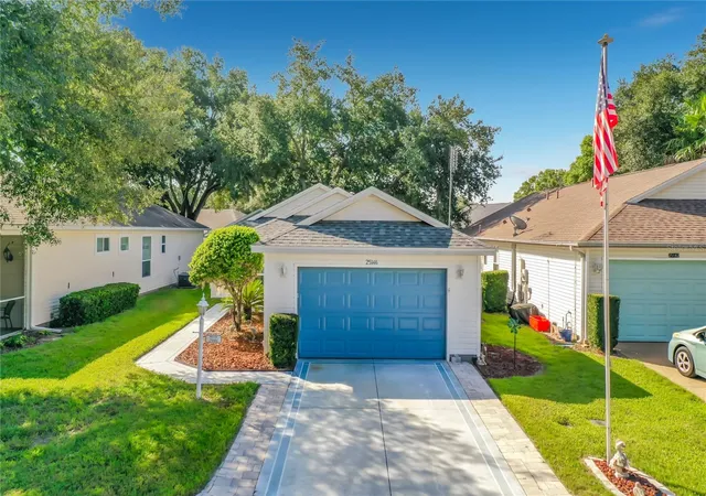 Photo 2 of Single family home for sale at 25146 Cranes Roost Cir, Leesburg, FL 34748 | MLS# G5115648 | Listing updated on 2026-10-01