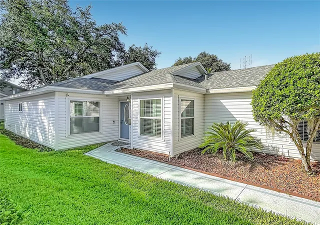 Photo 3 of Single family home for sale at 25146 Cranes Roost Cir, Leesburg, FL 34748 | MLS# G5115648 | Listing updated on 2026-10-01