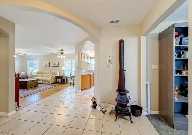 Photo 4 of Single family home for sale at 25146 Cranes Roost Cir, Leesburg, FL 34748 | MLS# G5115648 | Listing updated on 2026-10-01