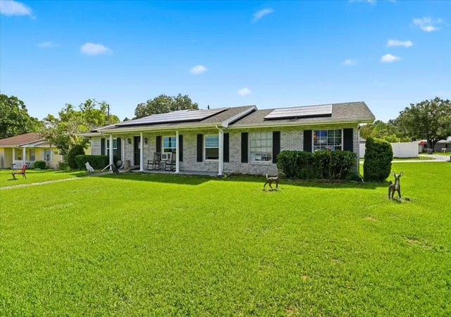 Photo 3 of Single family home for sale at 408 Lanier Ln, Winter Haven, FL 33884 | MLS# O6428832 | Listing updated on 2026-08-14