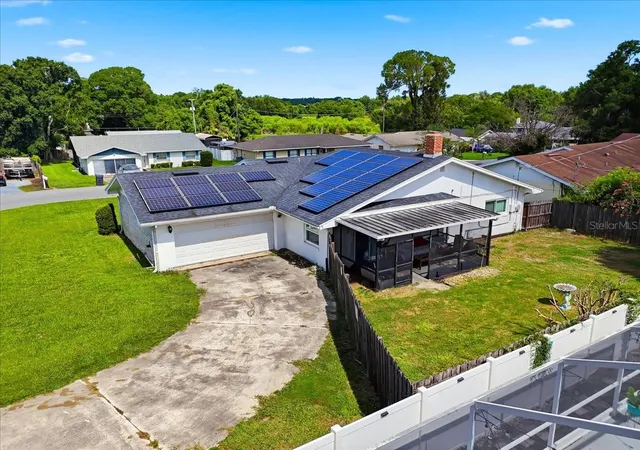 Photo 4 of Single family home for sale at 408 Lanier Ln, Winter Haven, FL 33884 | MLS# O6428832 | Listing updated on 2026-08-14