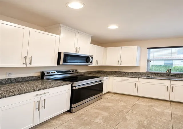 Photo 2 of Townhouse for sale at 14051 Helsby St, Orlando, FL 32832 | MLS# O6428842 | Listing updated on 2026-09-29