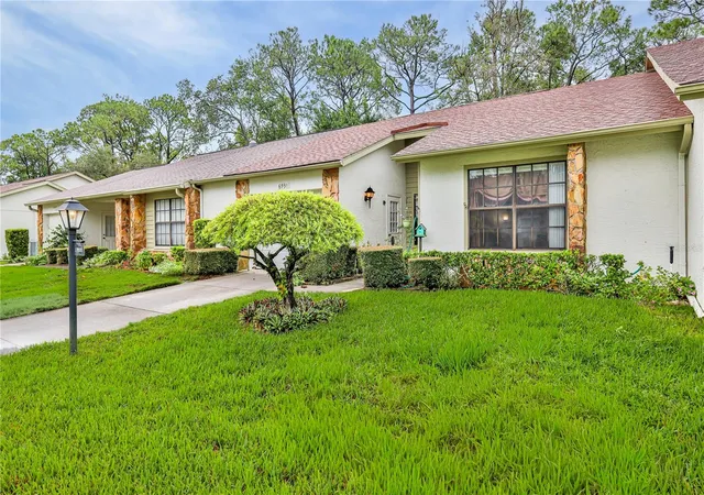 Photo 3 of House for sale at 6591 Brambleleaf Dr, Spring Hill, FL 34606 | MLS# W7888045 | Listing updated on 2026-08-05