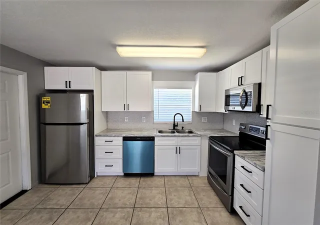 Listing Photo 4 - Condo for sale in building located at 5422 Amy Ln, NEW PORT RICHEY, FL 34652