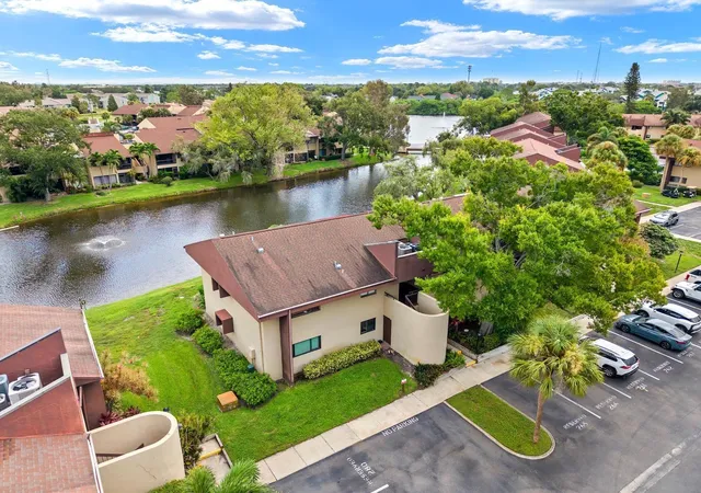 Listing Photo 4 - Condo for sale in building located at 875 S Vlg Dr N, ST PETERSBURG, FL 33716 - Unit #101