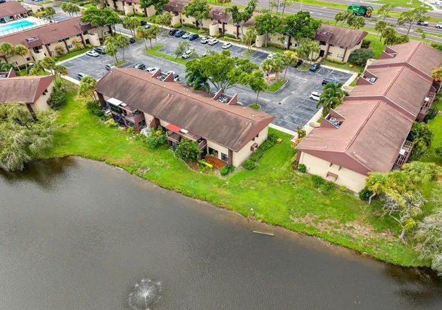 Listing Photo 5 - Condo for sale in building located at 875 S Vlg Dr N, ST PETERSBURG, FL 33716 - Unit #101