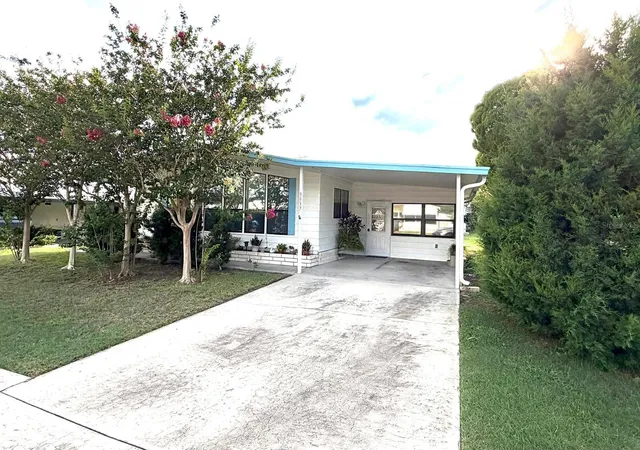 Photo 4 of Sale Pending at 3937 Chris Dr, Wesley Chapel, FL 33543 | MLS# TB8533517 | Listing updated on 2026-10-10