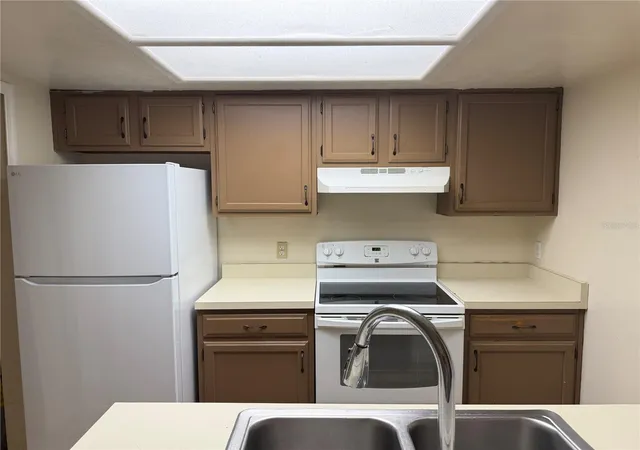 Photo 4 of Townhouse for sale at 900 SW 62nd Boulevard #G41, Gainesville, FL 32607 | MLS# GC542287 | Listing updated on 2026-09-01