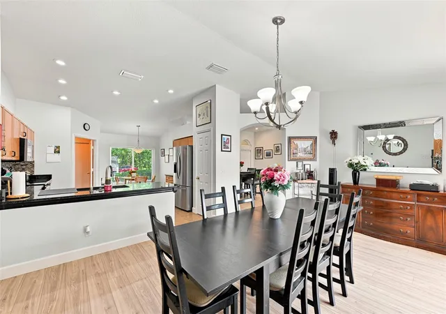 5th image of 3720 Treeline Dr, Valrico, FL 33596 | MLS# TB8533525