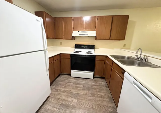 3rd image of 83 Se 16Th Ave #E303, Gainesville, FL 32601 | MLS# GC542288