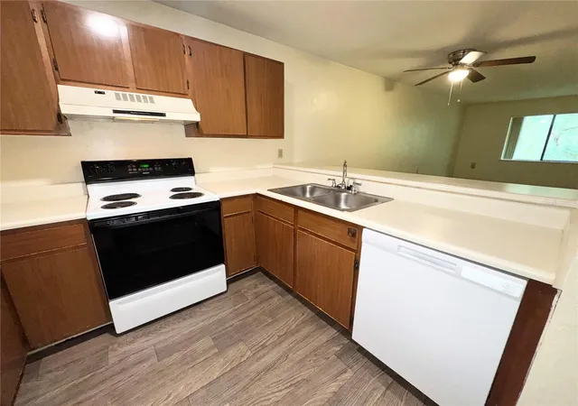 4th image of 83 Se 16Th Ave #E303, Gainesville, FL 32601 | MLS# GC542288