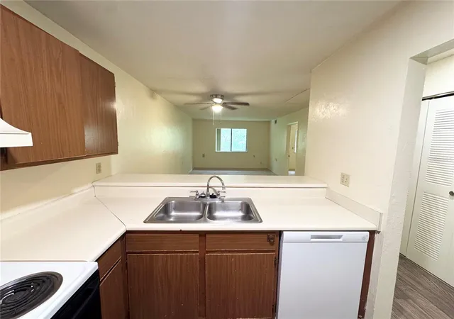 5th image of 83 Se 16Th Ave #E303, Gainesville, FL 32601 | MLS# GC542288