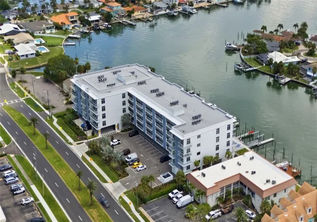 31st image of 415 Island Way #204, Clearwater Beach, FL 33767 | MLS# TB8533534