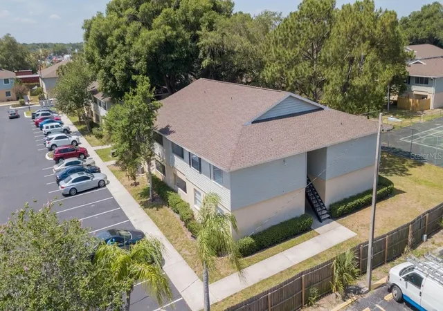 Listing Photo 4 - Condo for sale in building located at 233 Thorn Tree Pl, BRANDON, FL 33510