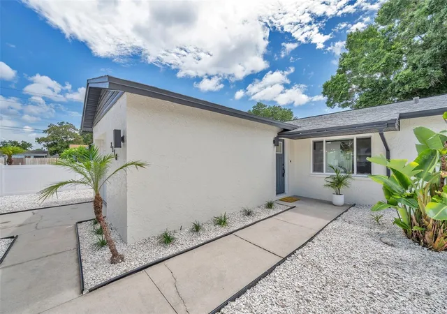 Photo 2 of Single family home for sale at 2310 Mary Sue St, Largo, FL 33774 | MLS# TB8533539 | Listing updated on 2026-09-12