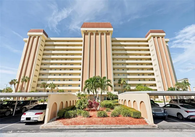Photo 2 of Condo for sale at 4550 Cove Cir #1009, Saint Petersburg, FL 33708 | MLS# TB8533540 | Listing updated on 2026-09-05