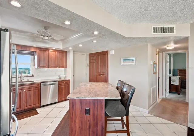 Photo 4 of Condo for sale at 4550 Cove Cir #1009, Saint Petersburg, FL 33708 | MLS# TB8533540 | Listing updated on 2026-09-24