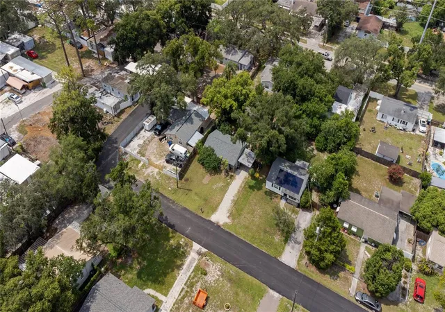 Photo 16 of Single family home for sale at 304 E Hydrangia St, Tampa, FL 33612 | MLS# TB8533545 | Listing updated on 2026-09-01