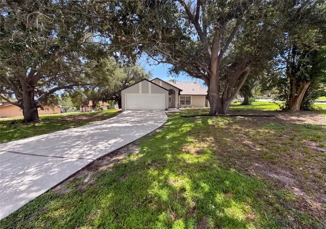 Photo 1 of Single family home for sale at 17802 Jefferson St, Oakland, FL 34787 | MLS# O6428887 | Listing updated on 2026-10-10