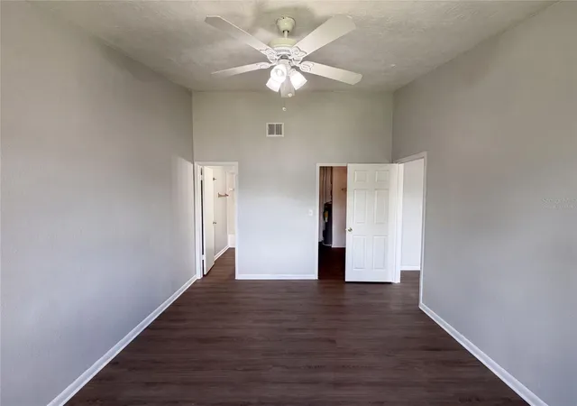Listing Photo 4 - Condo for sale in building located at 5213 Via Hacienda Cir, Orlando, FL 32839 - Unit #307