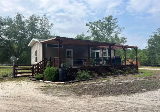 Photo 3 of Manufactured home for sale at 3369 Ne 53rd Terrace, High Springs, FL 32643 | MLS# GC542292 | Listing updated on 2026-08-30
