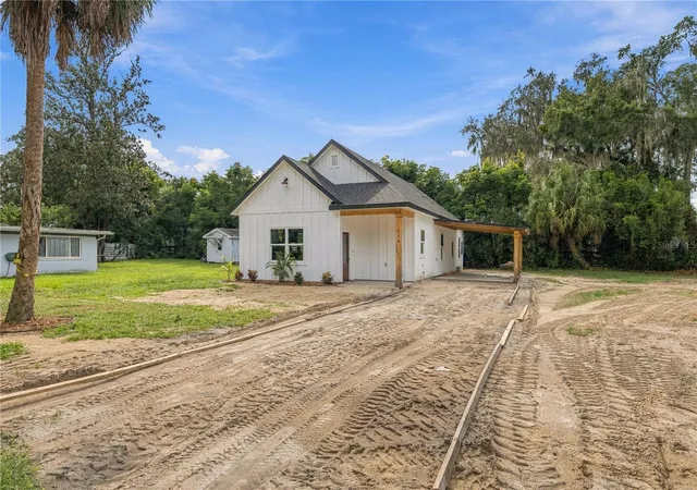 Photo 1 of Single family home for sale at 150 NW 2nd Street, Williston, FL 32696 | MLS# OM729357 | Listing updated on 2026-10-05