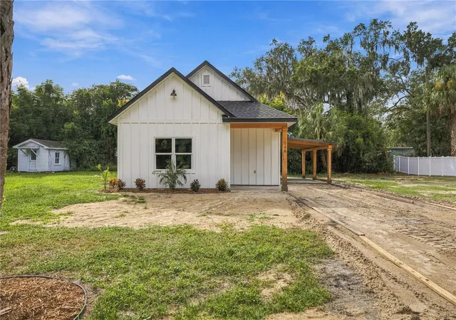 Photo 2 of Single family home for sale at 150 NW 2nd Street, Williston, FL 32696 | MLS# OM729357 | Listing updated on 2026-10-05