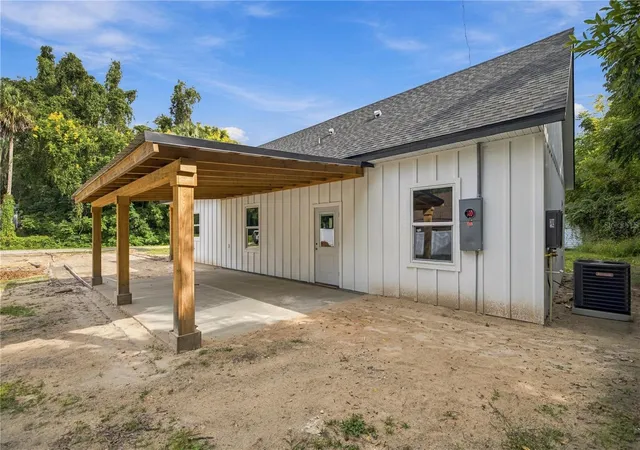 Photo 4 of Single family home for sale at 150 NW 2nd Street, Williston, FL 32696 | MLS# OM729357 | Listing updated on 2026-10-05